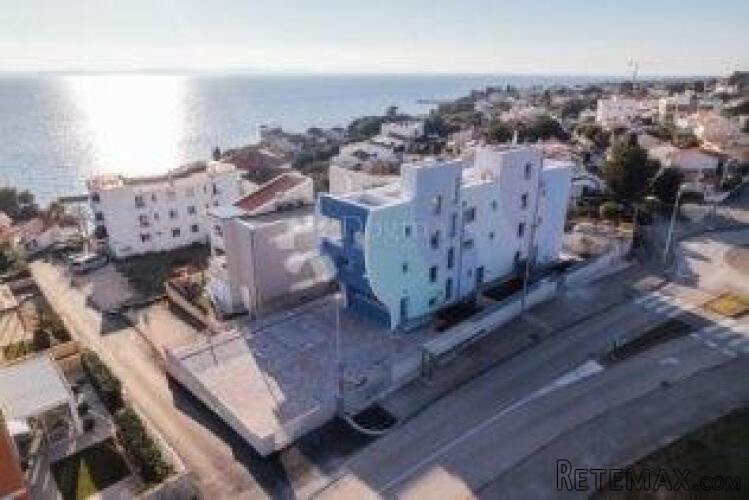 PETRČANE - S1 TROETAŽNI STAN S POGLEDOM NA MORE, VRT, KROVNA