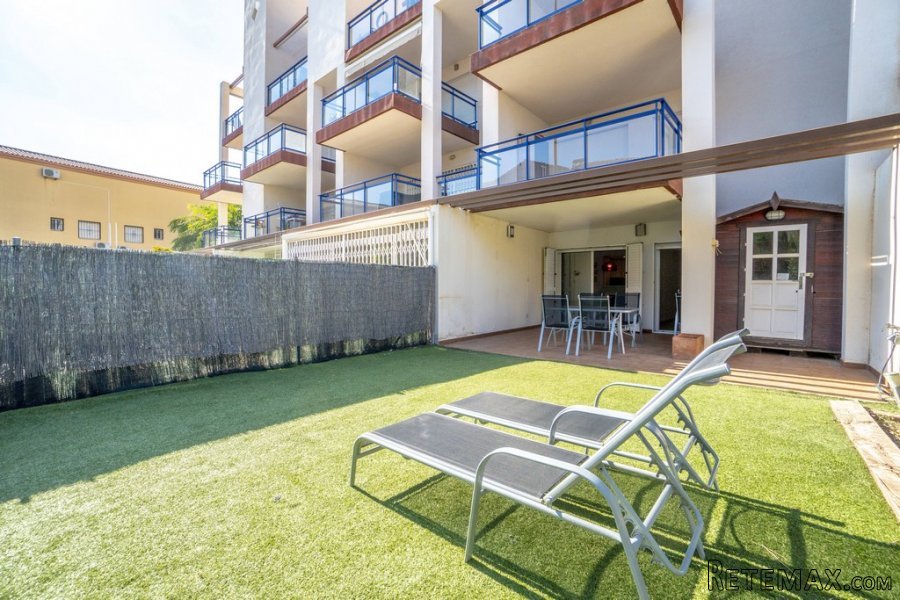 Apartamento en planta baja con bonito y amplio jardín en..