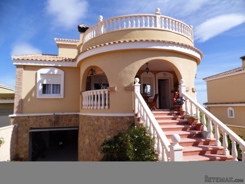 4 Bedrooms - Villa - Alicante - For Sale