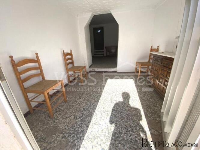 A spacious 3 bed, 1 bath Town House of 160m2 within the.. - 5