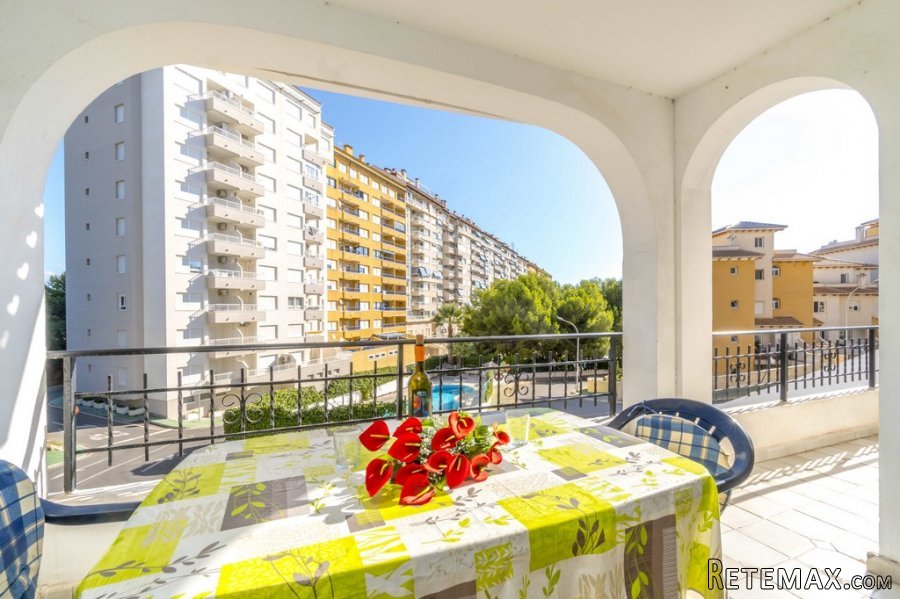 Acogedor apartamento situado en la primera planta. Con..