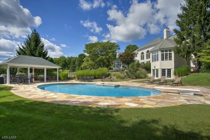 5 bedroom Detached House For Sale: 6.. - 2