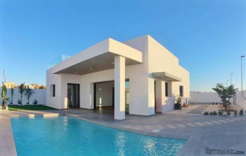 3 Bedroom 2 Bathroom Villa In..