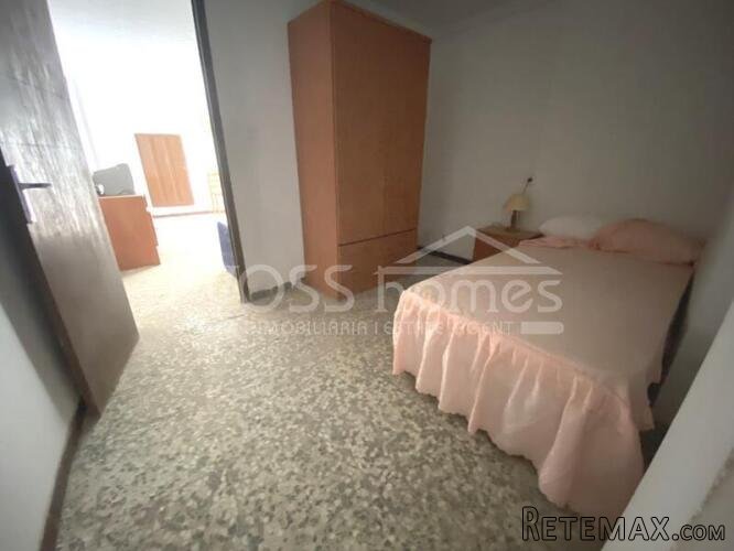 A spacious 3 bed, 1 bath Town House of 160m2 within the.. - 10