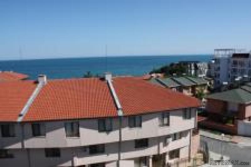 Spacious apartment at the beach in Ravda - 2