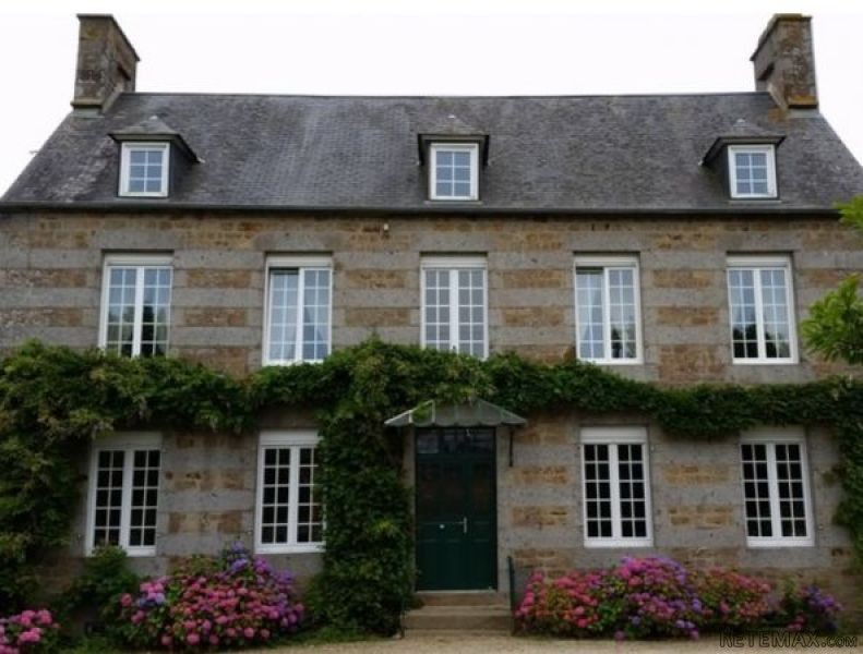Stunning Manor House with Outbuilding