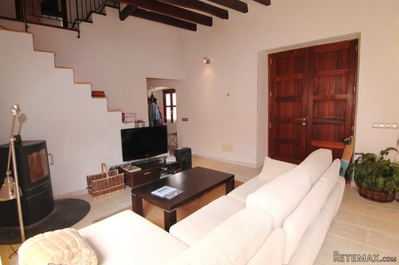 Tastefully refurbished townhouse with.. - 2