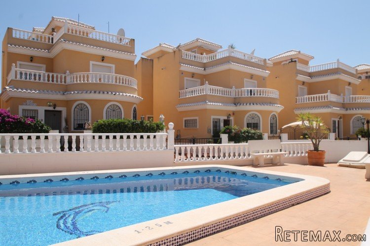 We are happy to present this beautiful detached house with.. - 2