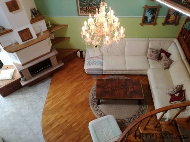 PULA,GREGOVICA - Komforan dvoetažni stan+ poslovni...