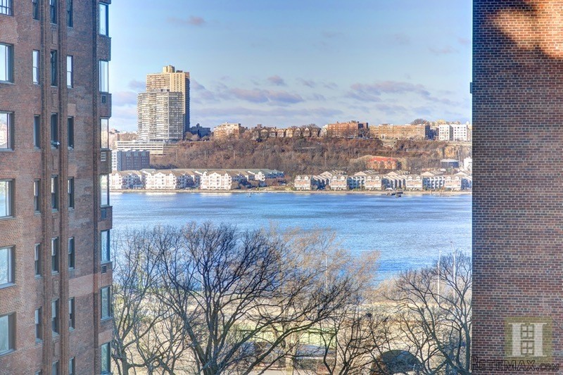 3 bedroom Apartment For Sale: 11..