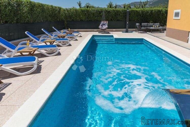 VILLA SA BAZENOM - KAŠTEL LUKŠIĆ - 3