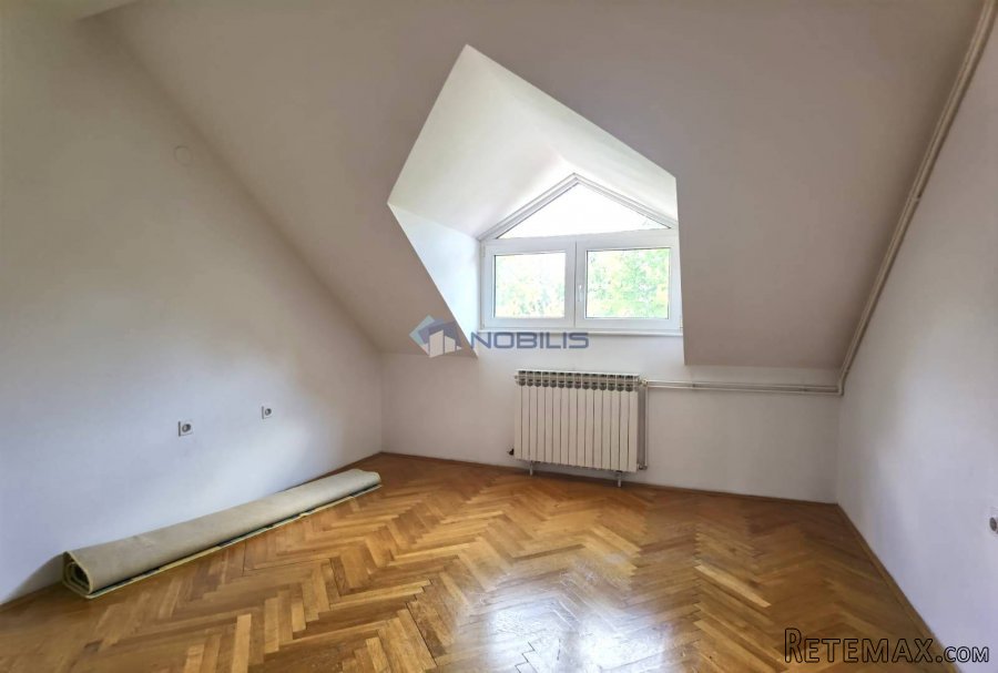 Bjelovar (Centar) 4-sobni stan, 116,75 m2 + 101,33 m2 TAVAN - 4