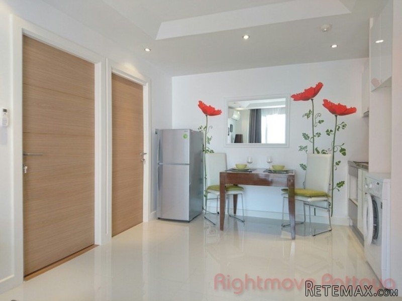 1 Bedroom Condo for sale in Pratumnak -.. - 2