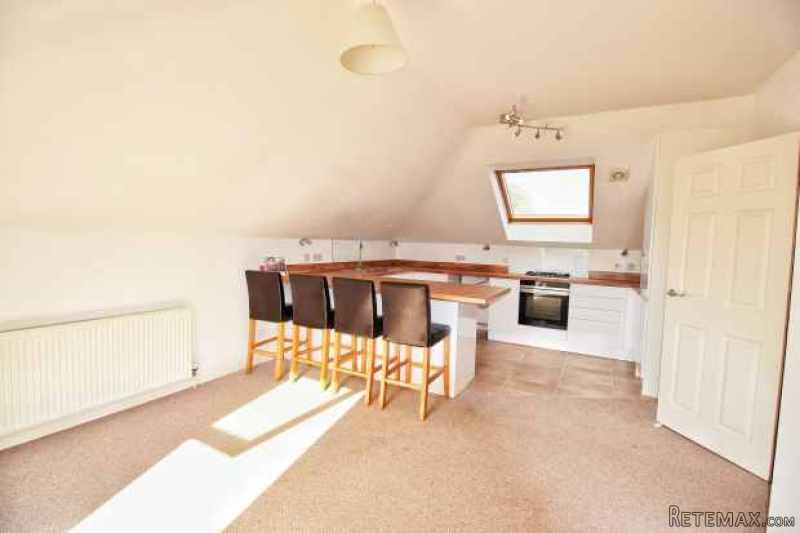 2 bedroom, Flat house for sale