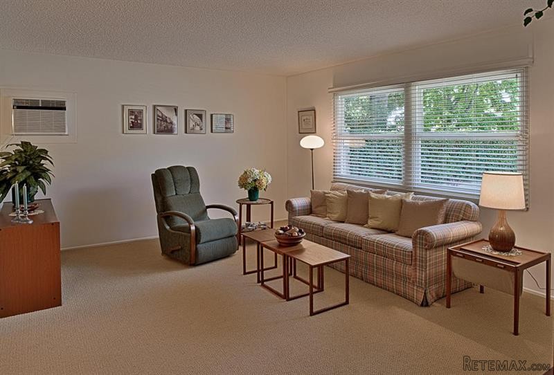 3 bedroom House For Sale: 548 Walnut Ln - 2