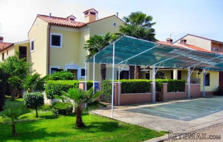 POREČ-apartmanska kuća 700m od mora