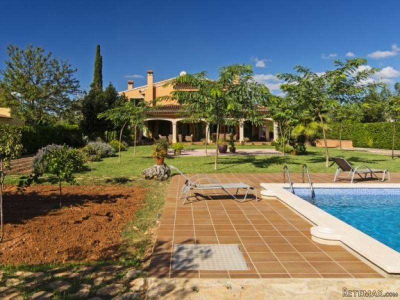 Mediterranean Villa With Pool In..