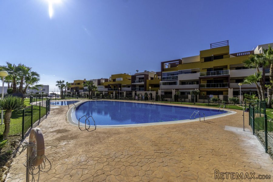 Apartamento orientado al sur en el complejo El Bosque. La..
