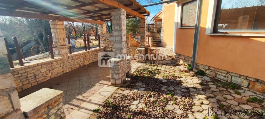 Istra, Baderna, 111m2, samostojeća kuća s velikom okućnicom - 2