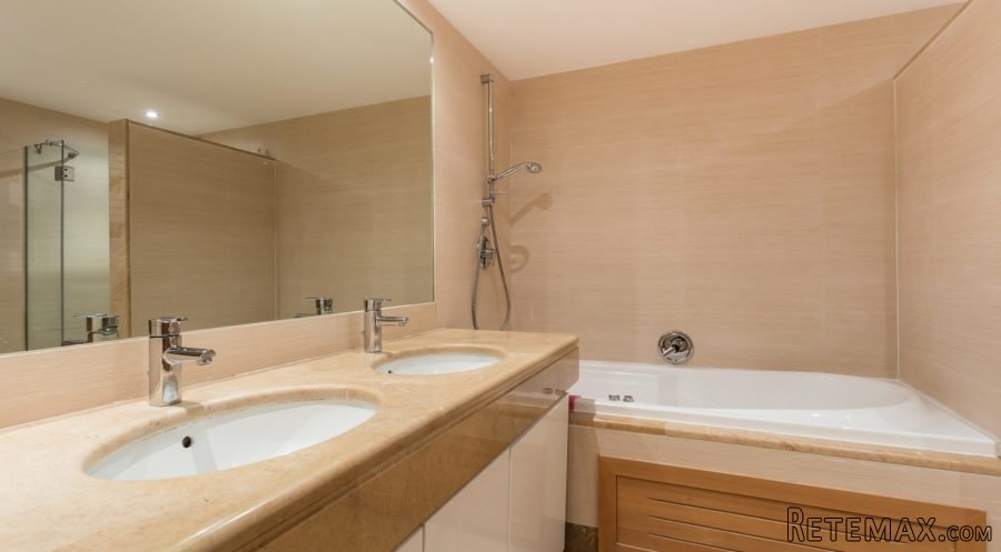 This beautiful apartment is in the highly desirable.. - 2