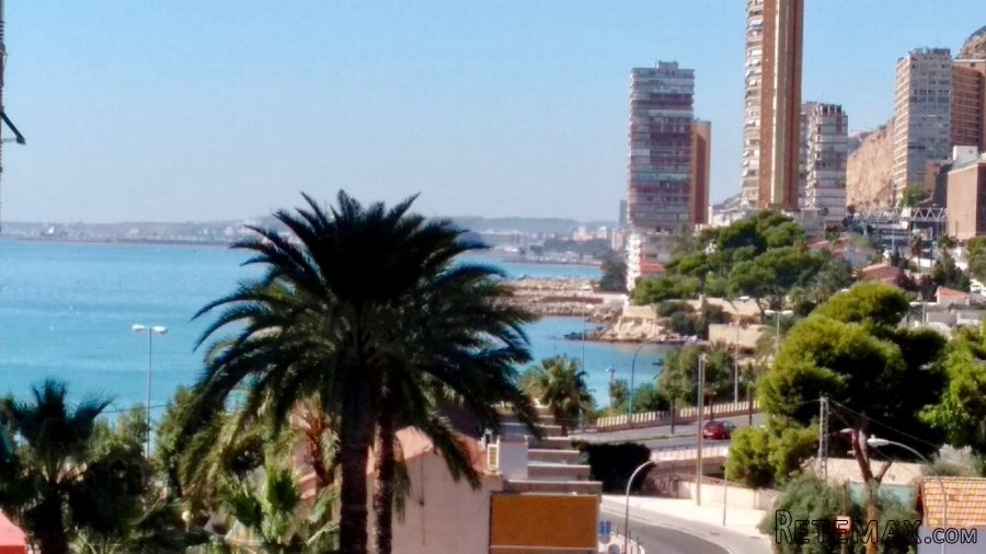 Piso de 2 dormitorios y 2 baños con vistas al mar en..