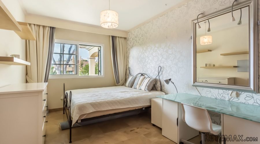 This beautiful apartment is in the highly desirable.. - 3