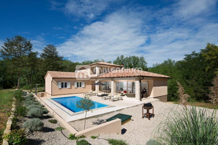 Istra, Labin, 250m2, samostojeća vila s bazenom