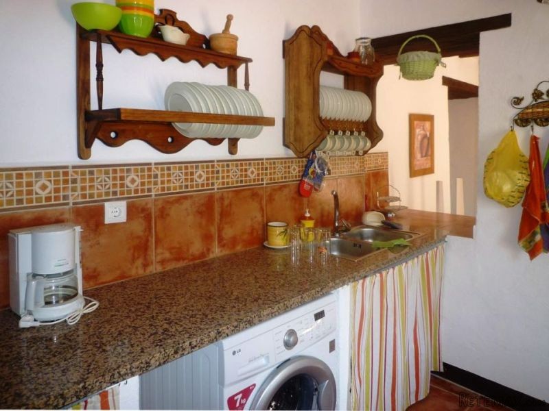 4 bedroom, 1 bathroom Townhouse, (build.. - 2