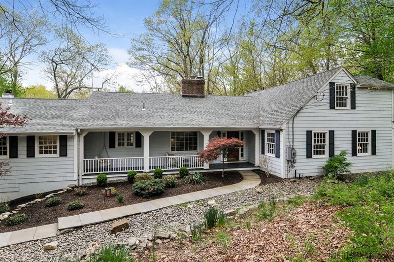 5 bedroom House For Sale: 16 Mt Holly..