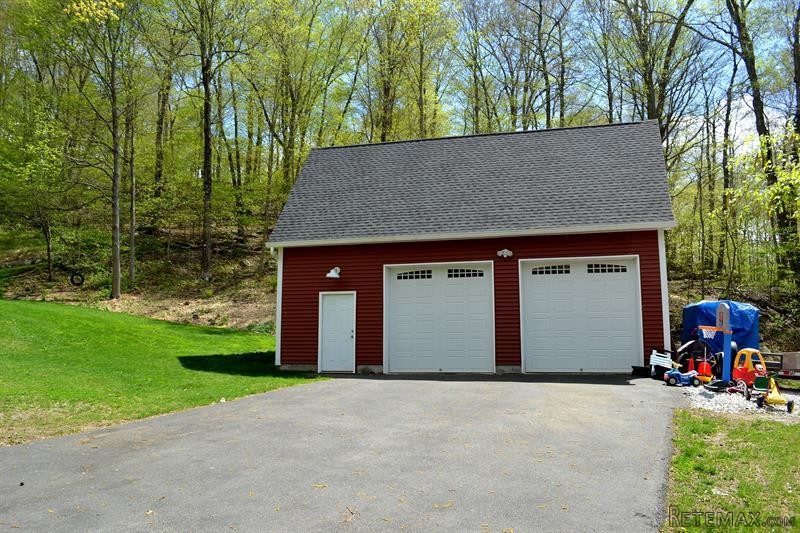 3 bedroom House For Sale: 27 Rambler.. - 2