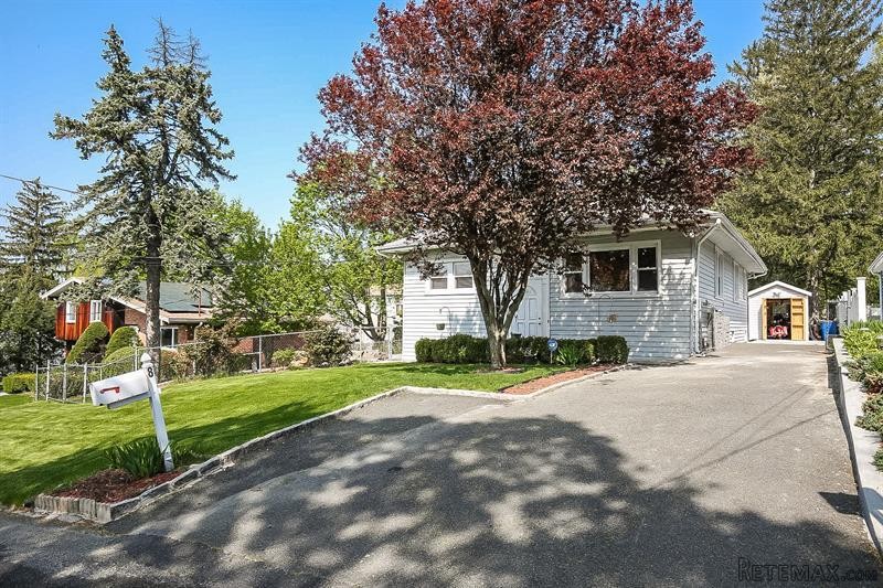3 bedroom House For Sale: 8 S.. - 2