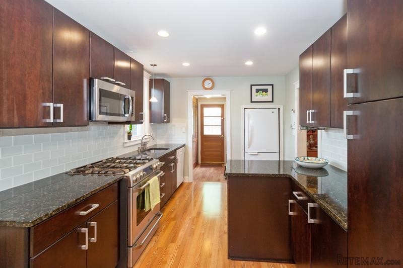 3 bedroom House For Sale: 22 Dale.. - 2
