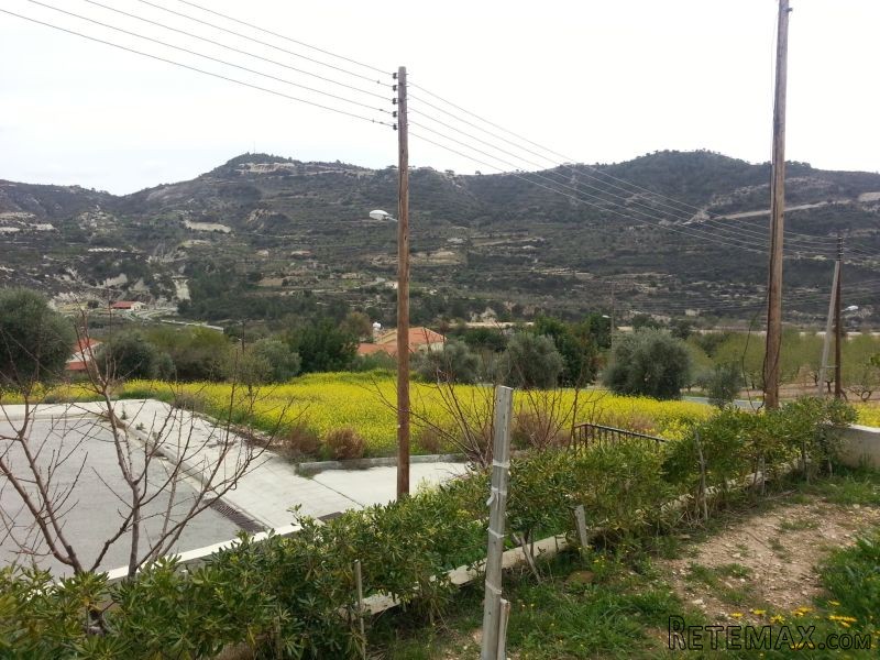 1000m2 Plot for Sale in Limnati..