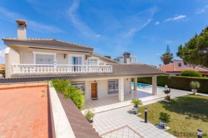 6 Bedroom 3 Bathroom Villa In La Zenia.. - 2