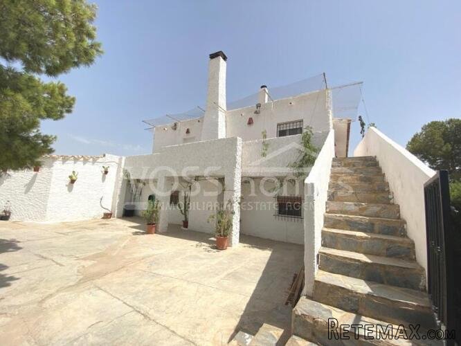 NEW TO VOSS HOMES - GREAT B&B / GUEST HOUSE BUSINESS . Semi.. - 2