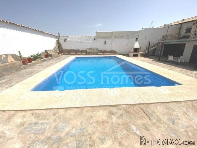 NEW TO VOSS HOMES - GREAT B&B / GUEST HOUSE BUSINESS . Semi.. - 3