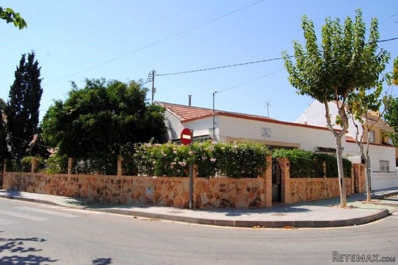 4 Bedrooms - Villa - Alicante - For Sale