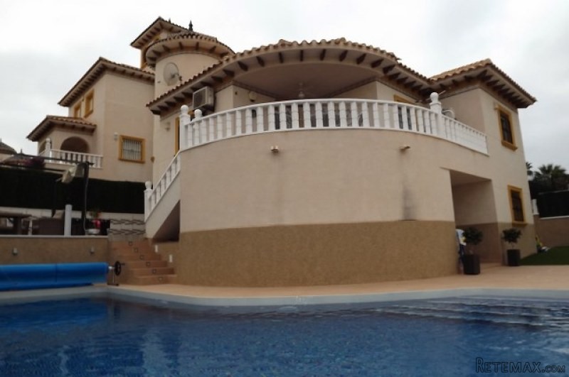 4 Bedrooms - Villa - Alicante - For Sale