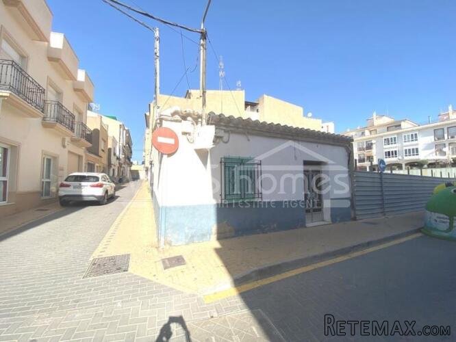A great oportunity to be in the center of the thriving town.. - 2