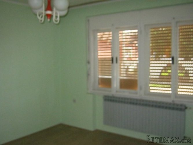 Kuca u sirem centru Rume - 2