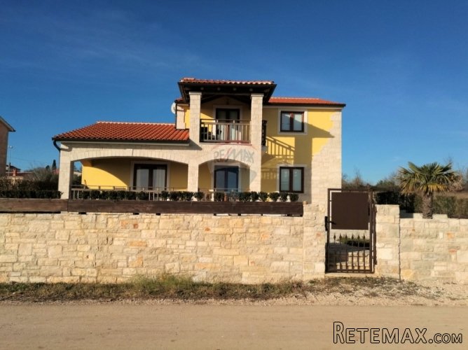 OKOLICA POREČA, KUĆA SA BAZENOM - 3