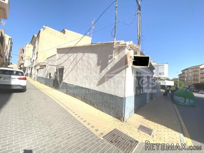 A great oportunity to be in the center of the thriving town.. - 3