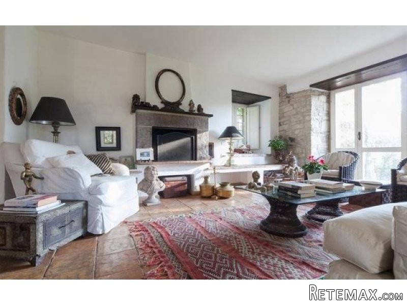 6 bedroom House For Sale: Umbria.. - 2