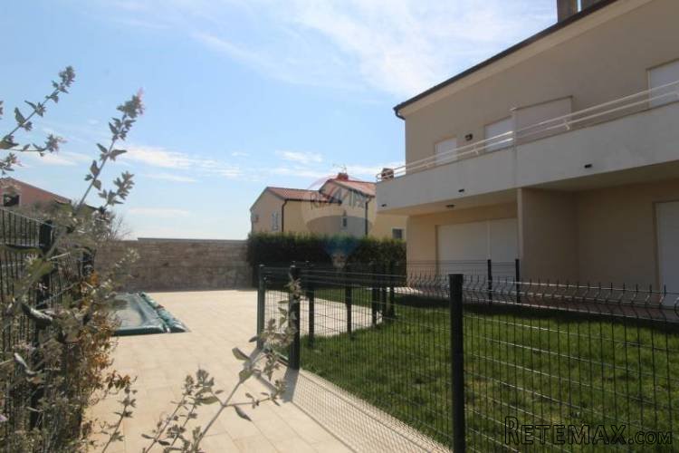 Kuća u nizu s vrtom i bazenom - Novigrad - 4