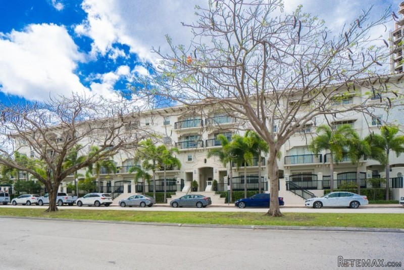 2 bedroom Flat For Sale: 50 Alhambra..