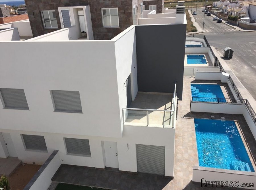 Se vende dos bungalows adosados de orientación SUR !..