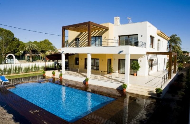 5 Bedrooms - Villa - Alicante - For Sale