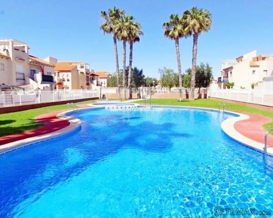 Bonito Bungalow bajo reformado en Playa Flamenca – U..