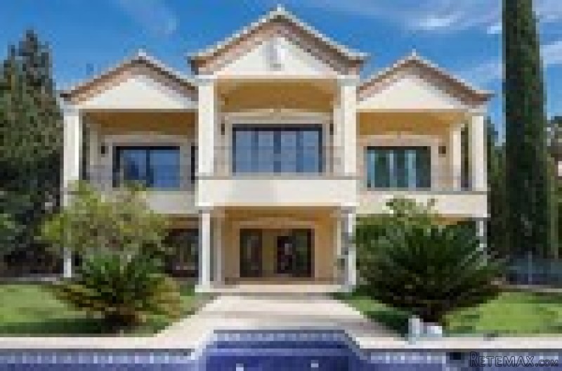8 Bedrooms - Villa - Malaga - For Sale