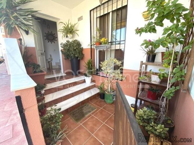 A spacious 3 bed, 1.5 bath two storey duplex of 116m2 with.. - 2